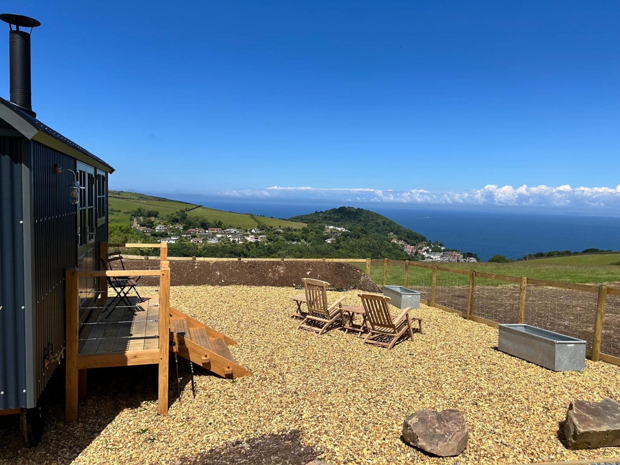 West Lyn Farm B&B And Shepherd Hut ลินตัน ภายนอก รูปภาพ