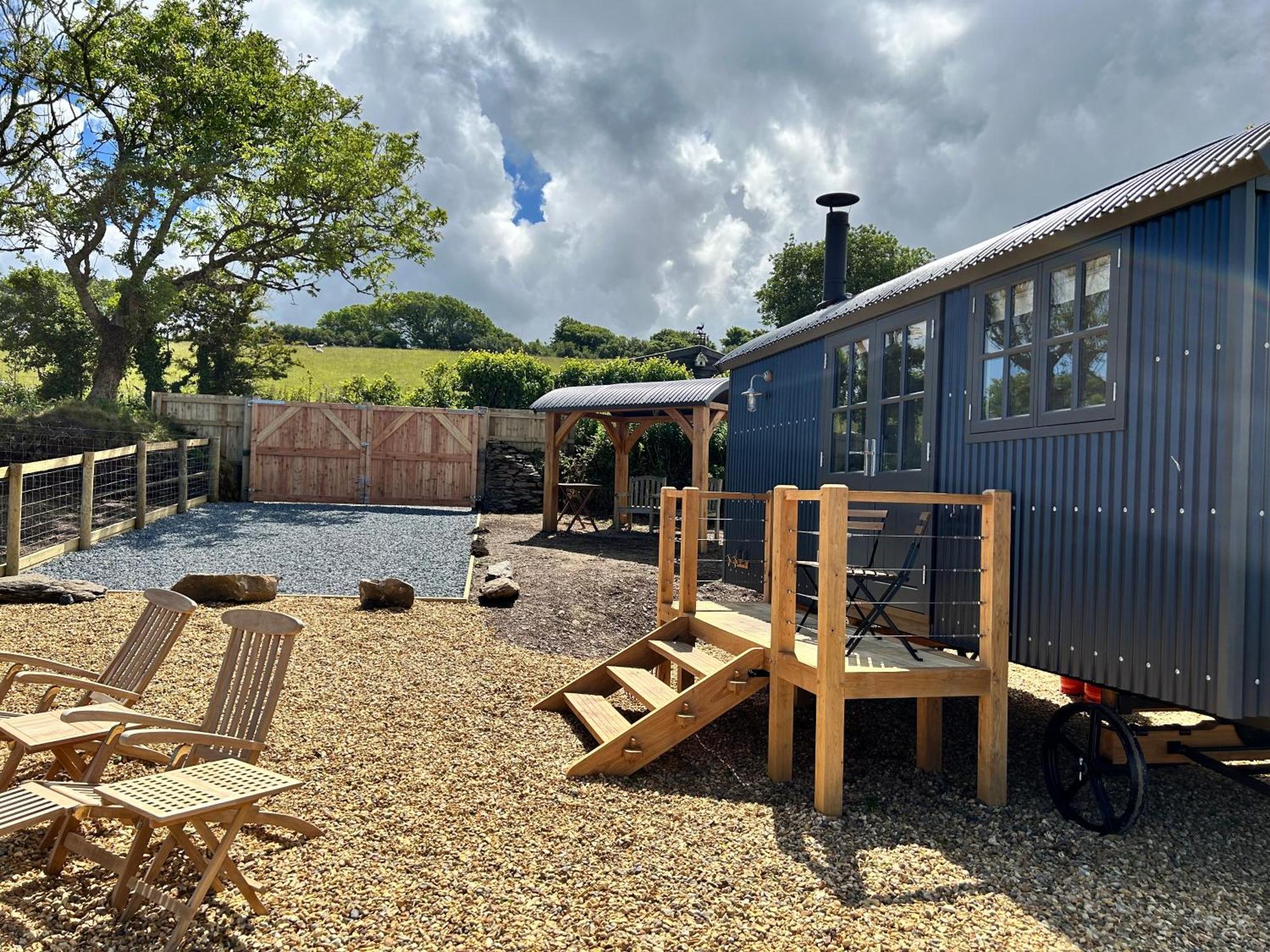 West Lyn Farm B&B And Shepherd Hut ลินตัน ภายนอก รูปภาพ